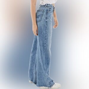 American Eagle Outfitter Super High Rise Baggy Wide Leg Distressed Blue Jeans 00